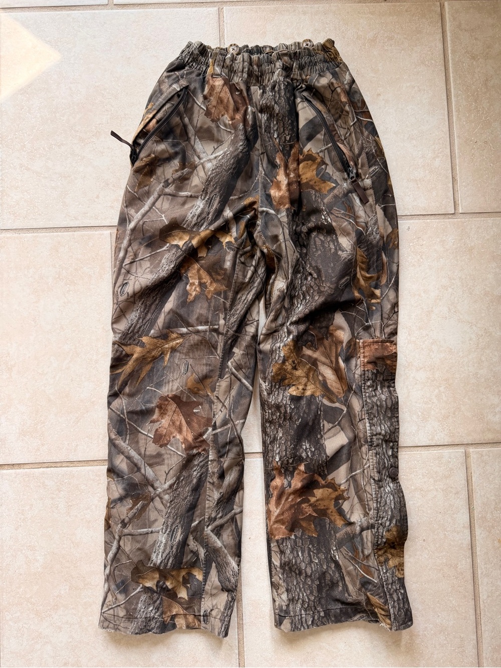 Cabela's Men's Brown/Green Realtree-Style Cargo Pants Scentlock, Goretex